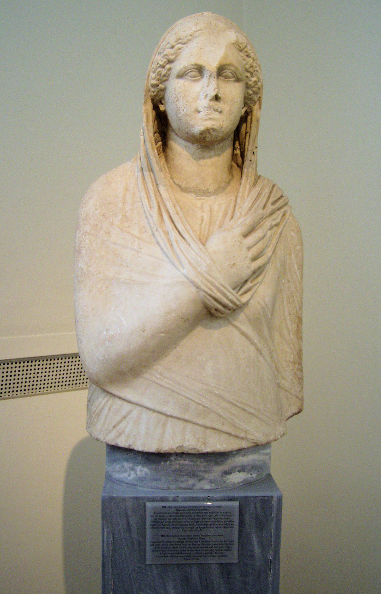 Bust-statue of a woman from a funerary monument NAMA 780 (DerHexer).JPG