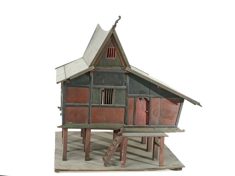 File:COLLECTIE TROPENMUSEUM Model van een huis TMnr A-5789.jpg