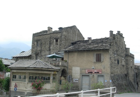 File:Castello di Chianocco.jpg