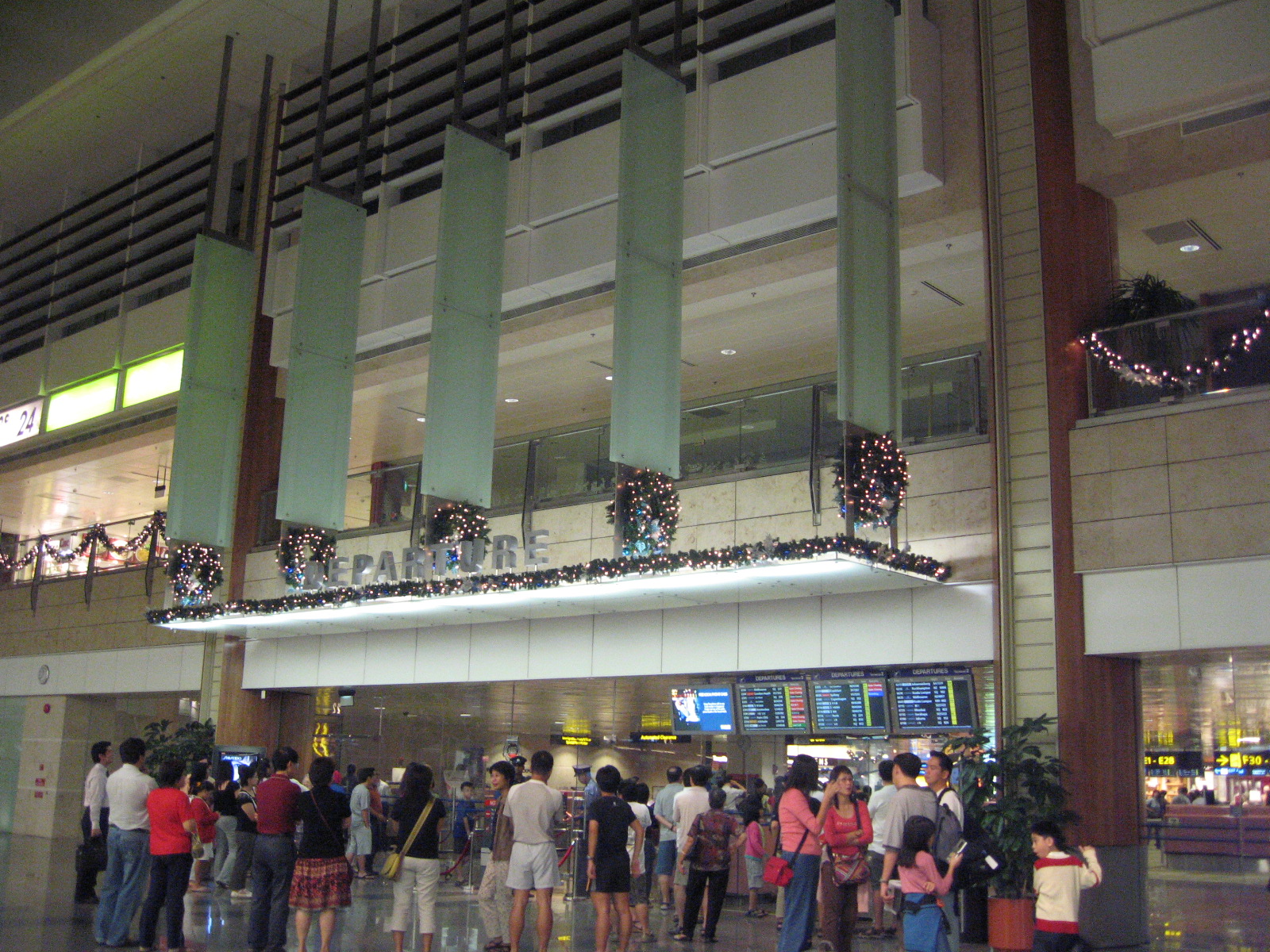 File:Changi Airport, Terminal 2, Departure Hall 2.JPG - Wikimedia