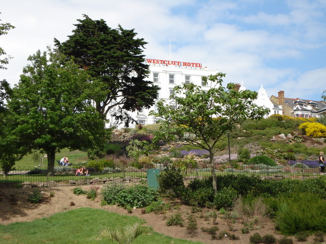 File:Cliff gardens - geograph.org.uk - 470049.jpg