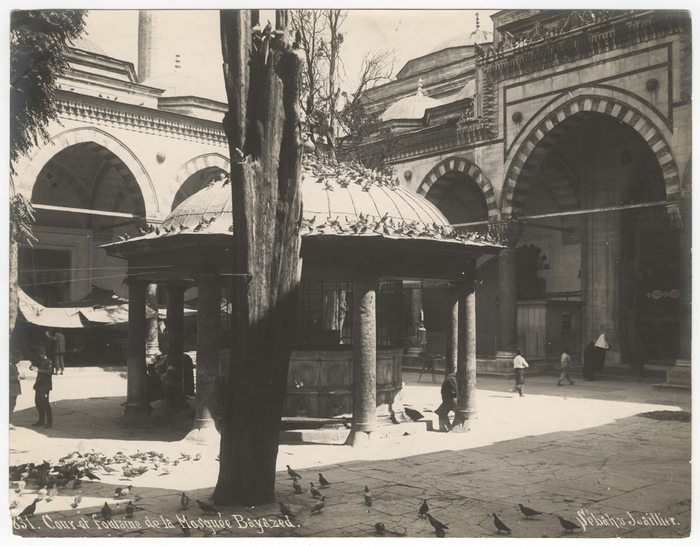 File:Cour et fontaine de la Mosquée Bayazed.jpg