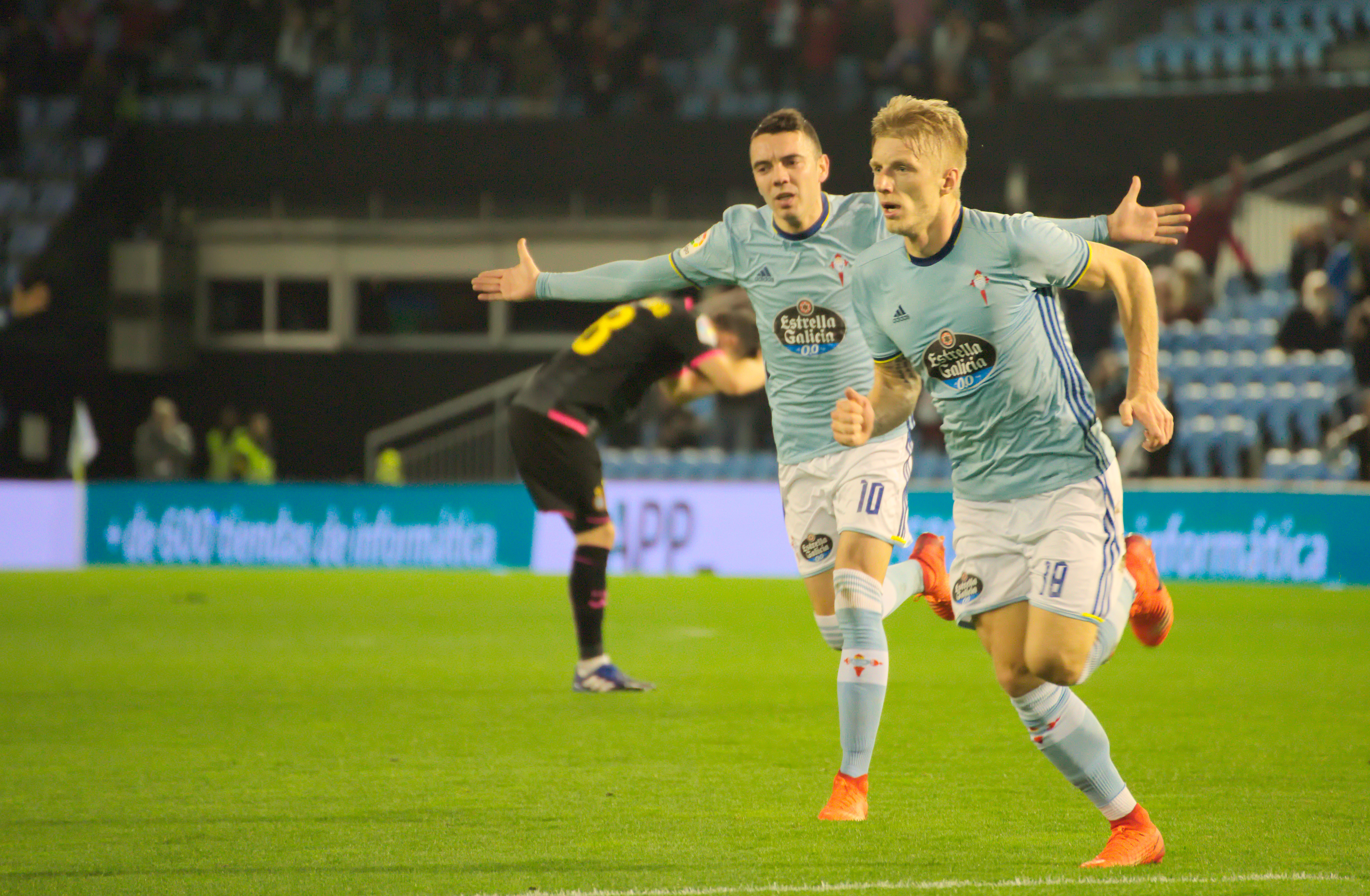 File:Daniel Wass - RC Celta de Vigo - WMES 02.jpg