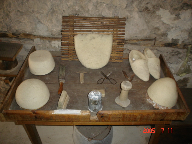 File:Ethnographic museum wool.JPG