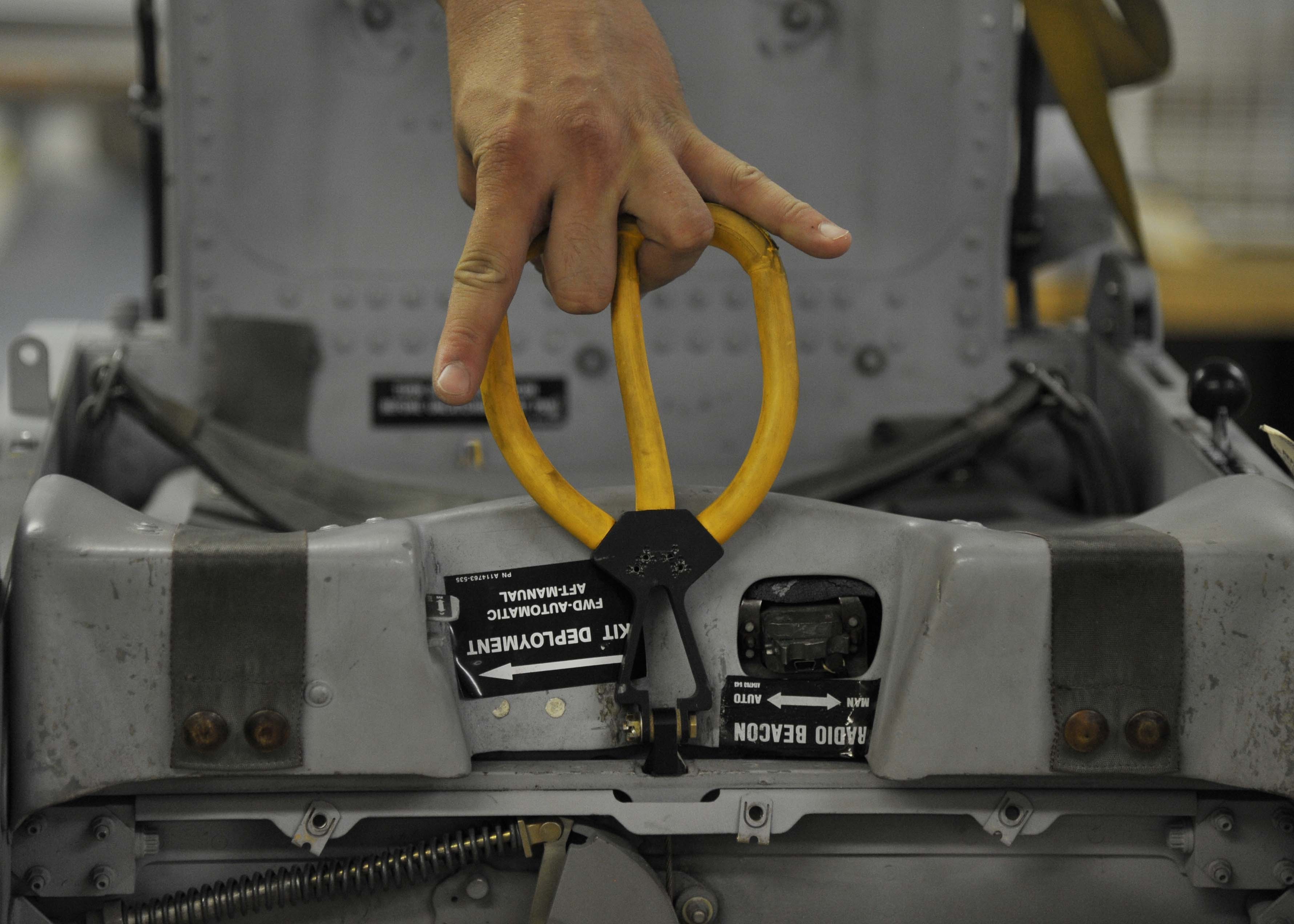 F-16_Fighting_Falcon_egress_maintenance_140731-F-SI704-681.jpg