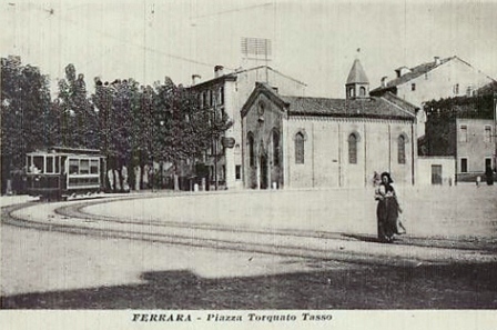 File:Ferrara, piazza T. Tasso.JPG