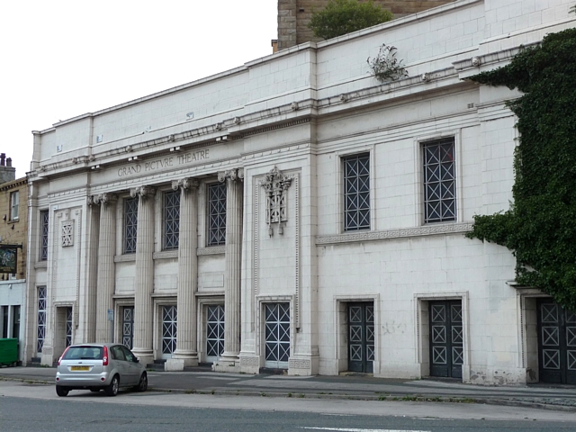 File:Grand Picture Theatre, Huddersfield - geograph.org.uk - 1454130.jpg