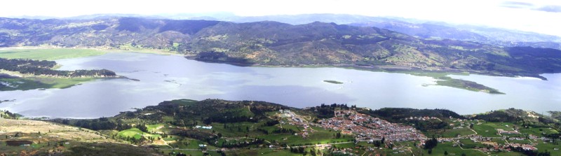 File:Guatavita Panorama.jpg