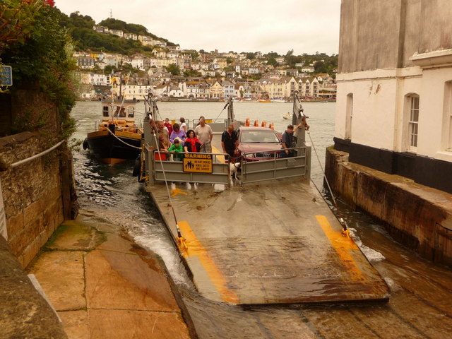 File:Kingswear, the ferry arrives - geograph.org.uk - 1468064.jpg