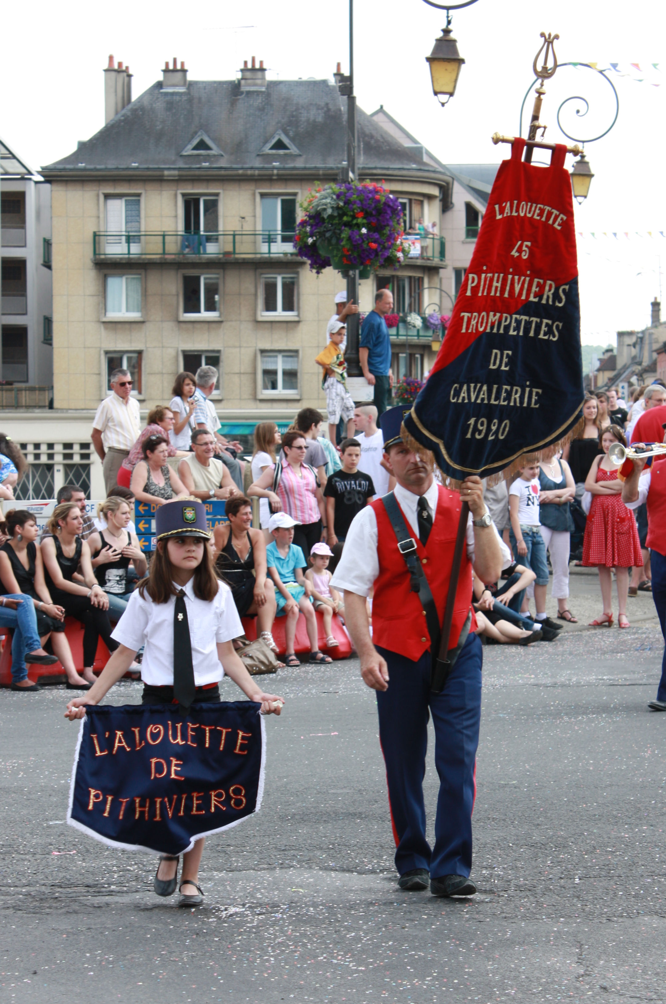 Porte-drapeau — Wikipédia