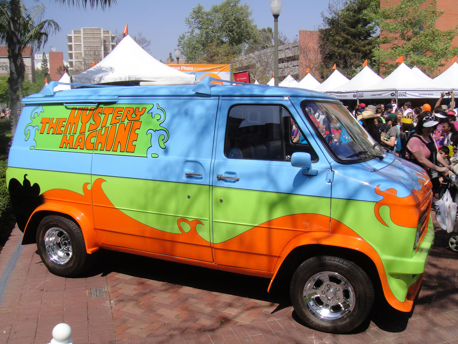 File La Times Festival Of Books 12 Scooby Doo S Mystery Machine Jpg Wikimedia Commons