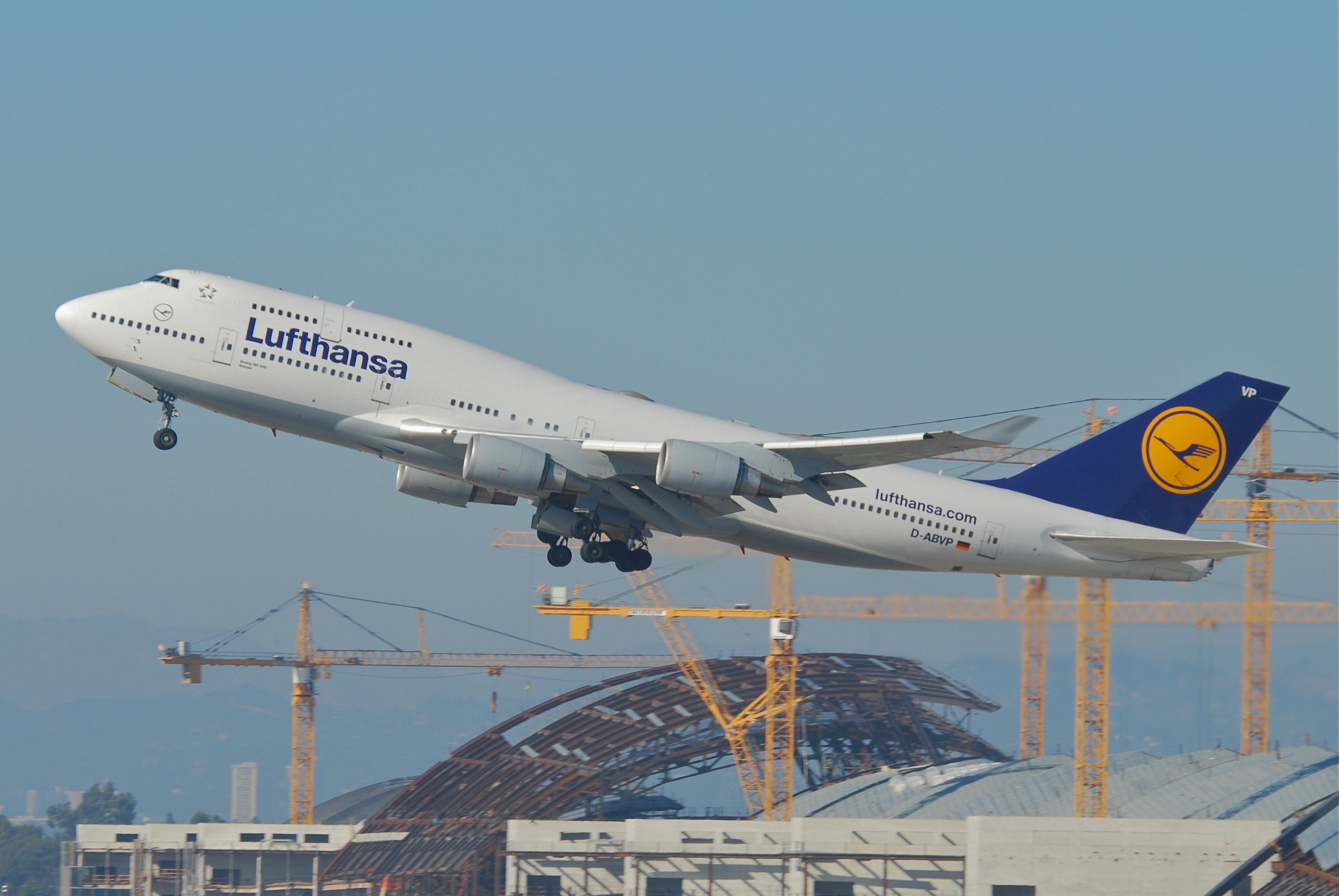 File:Lufthansa Boeing 747-400; D-ABVP@LAX;11.10.2011 623or