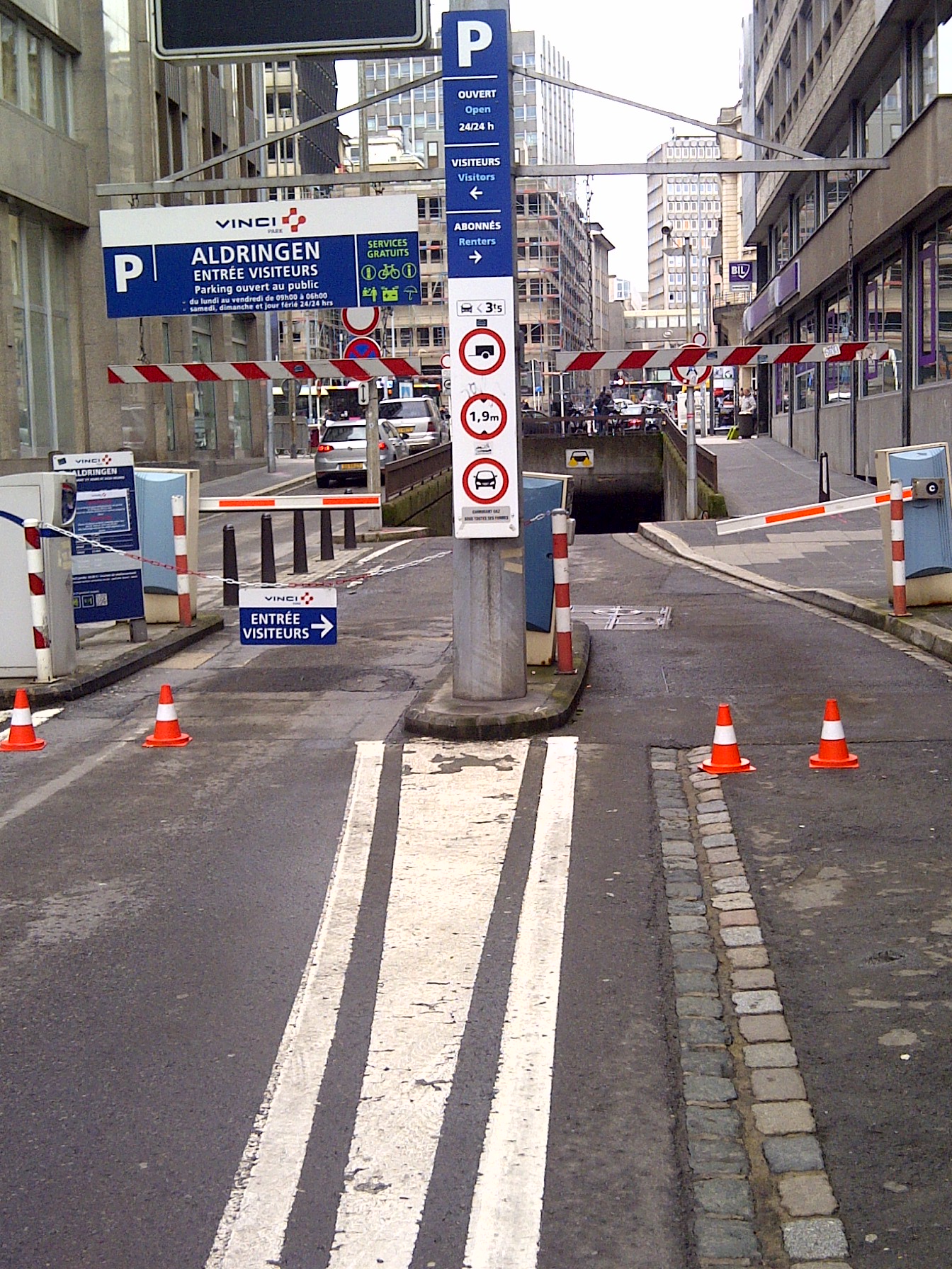 File:Luxembourg, Parking Aldringen (5).jpg - Wikimedia Commons