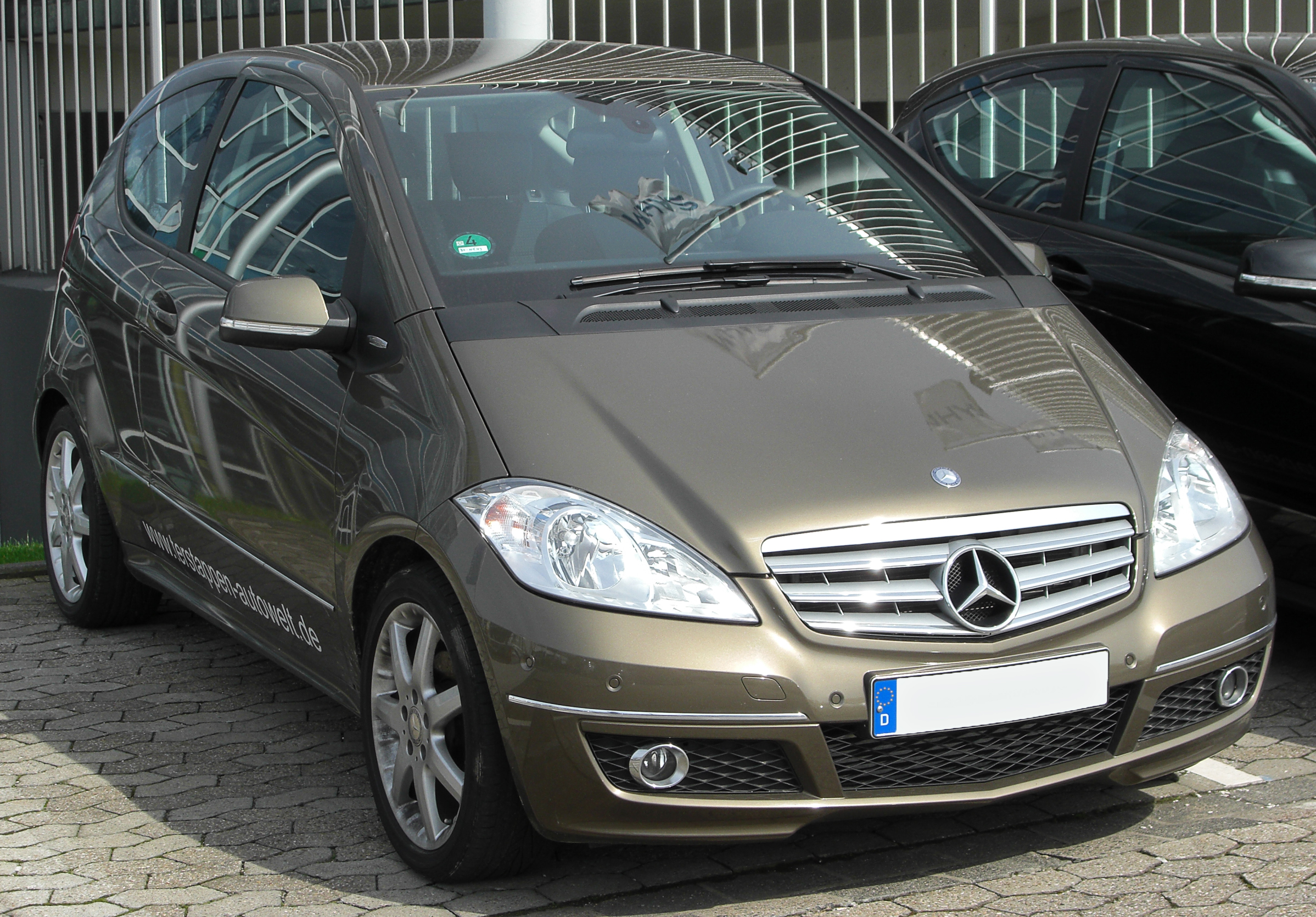 File:Mercedes A-Klasse Avantgarde (W169) Facelift front 20100402