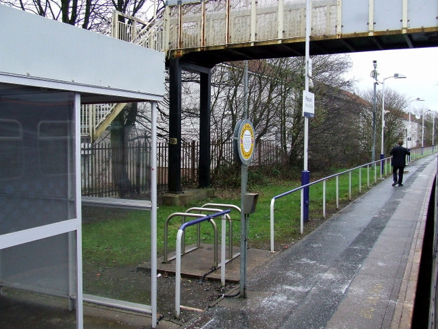 File:Mosspark railway station - geograph.org.uk - 3265717.jpg