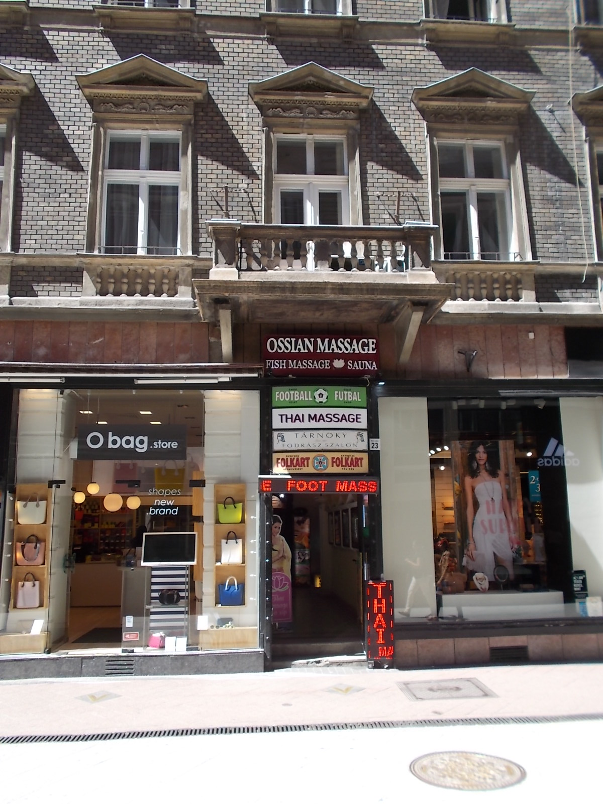 File:O bag and massage, 23 Váci Street, 2017 Budapest.jpg - Wikimedia  Commons