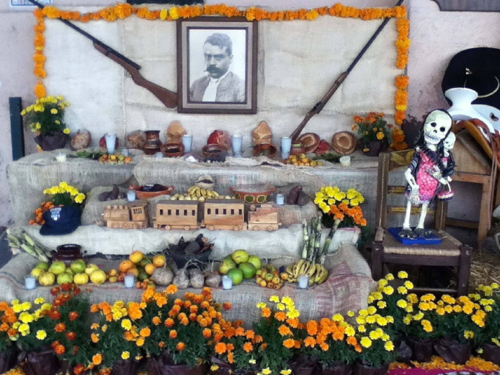 File:Ofrenda de Día de Muertos-Emiliano  - Wikimedia Commons