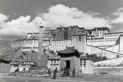 File:Potala and Sho Doring.jpg