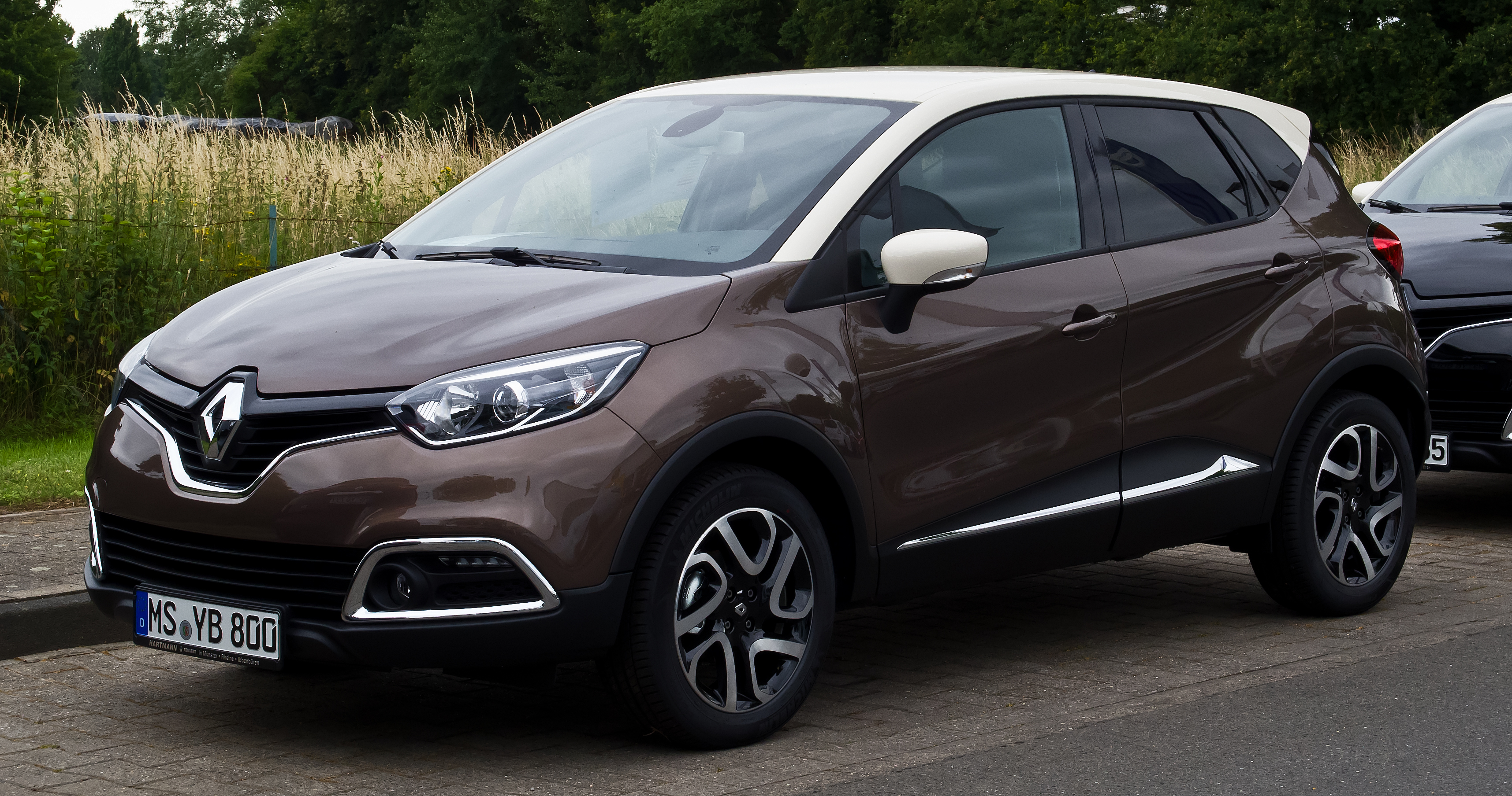 Renault Captur шоколадный