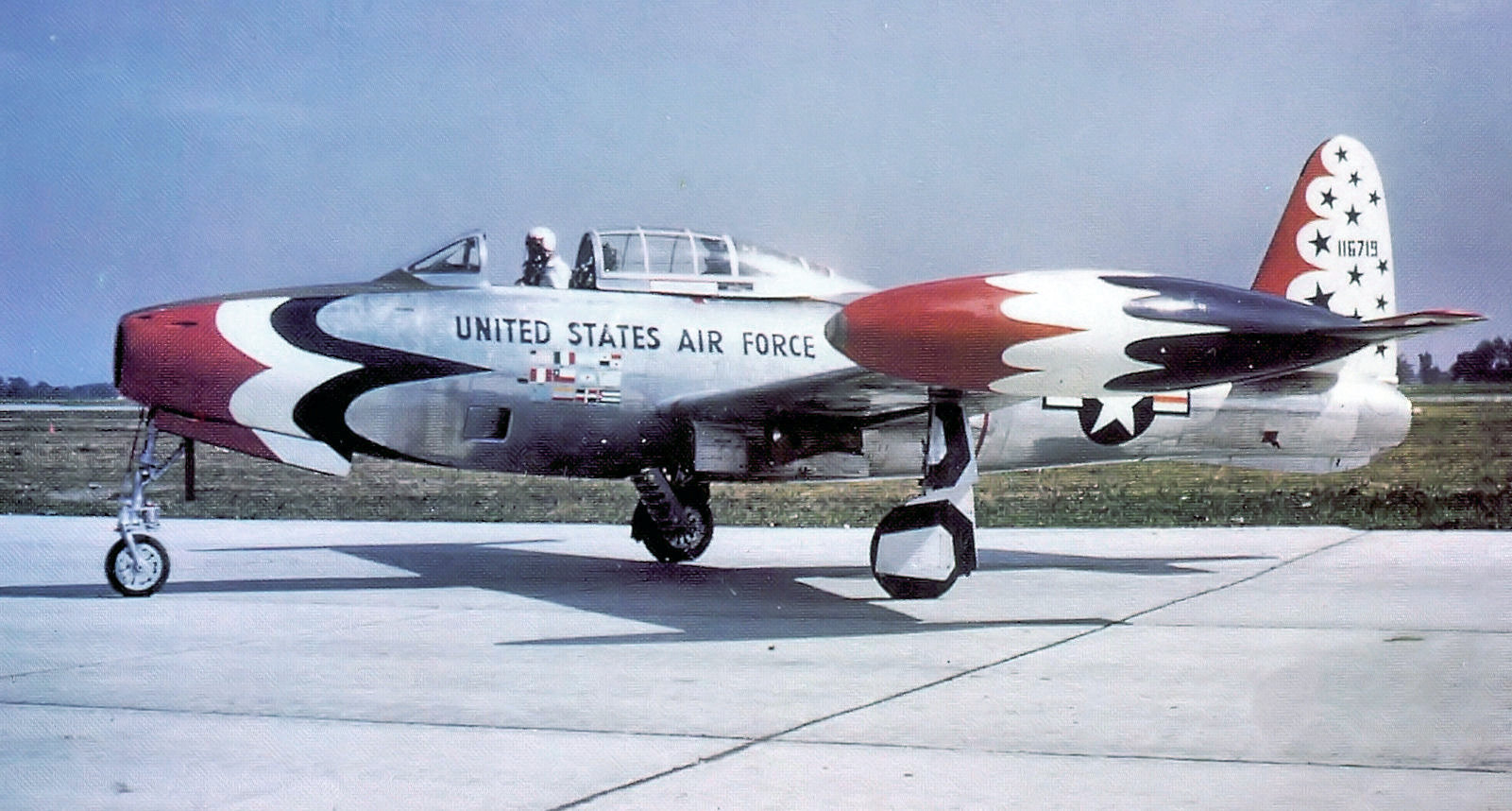 Republic_F-84G-26-RE_Thunderjet_51-16719