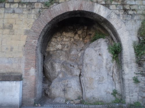 File:Rovine a Roma.jpg