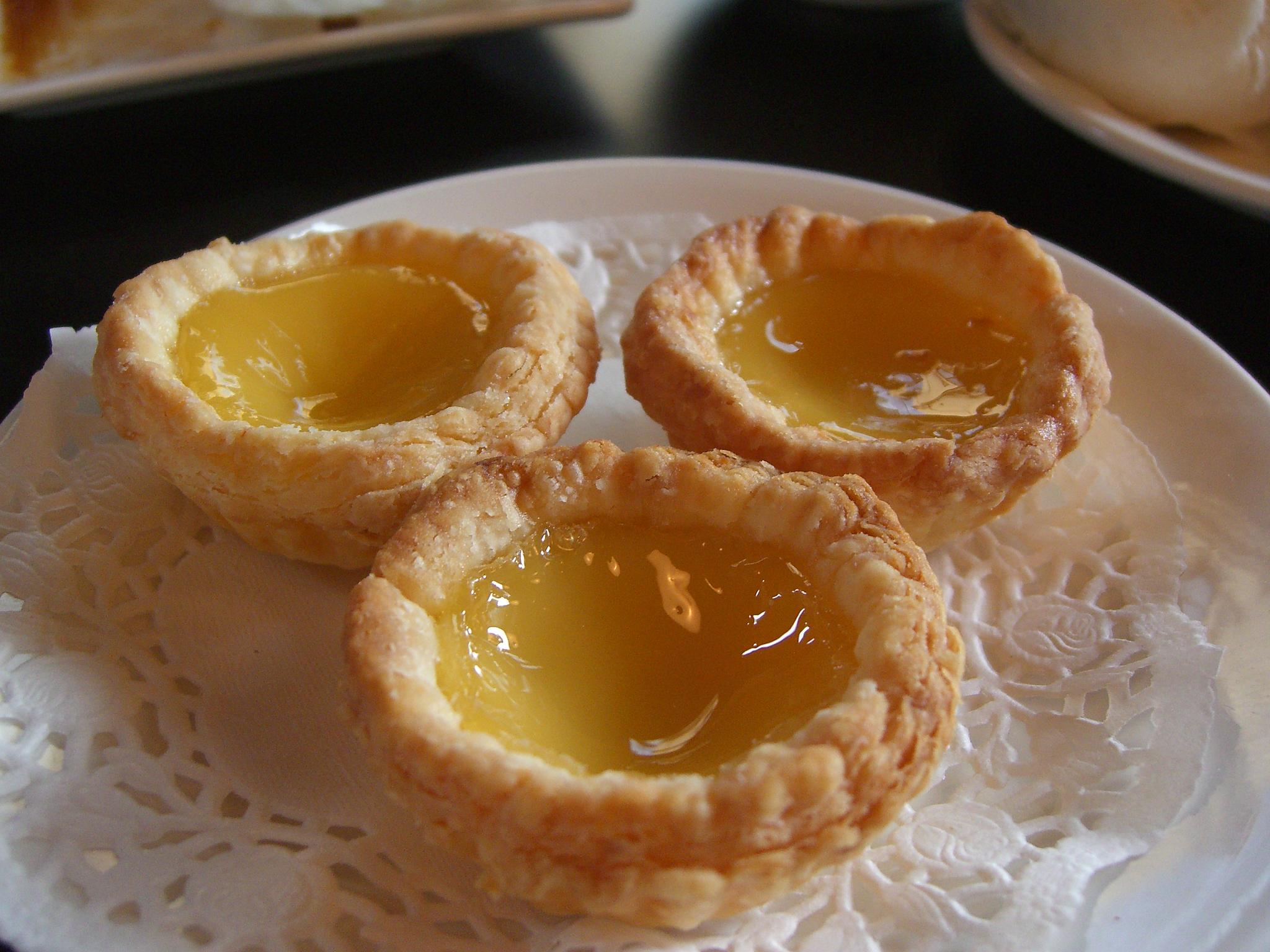 Small egg tarts at Yum Cha Cafe 2009.jpg