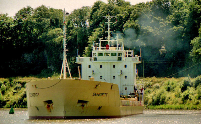 File:The "Seniority" on the River Barrow - geograph.org.uk - 2731974.jpg