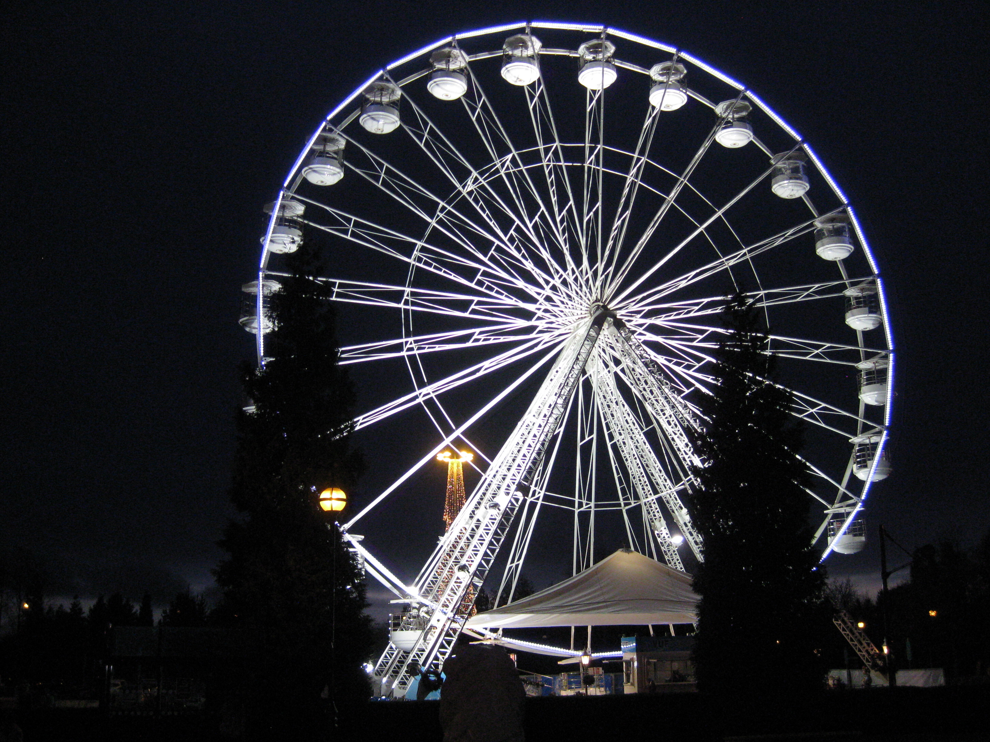 Trafford Centre ferris wheel Dec 2016.jpg. 