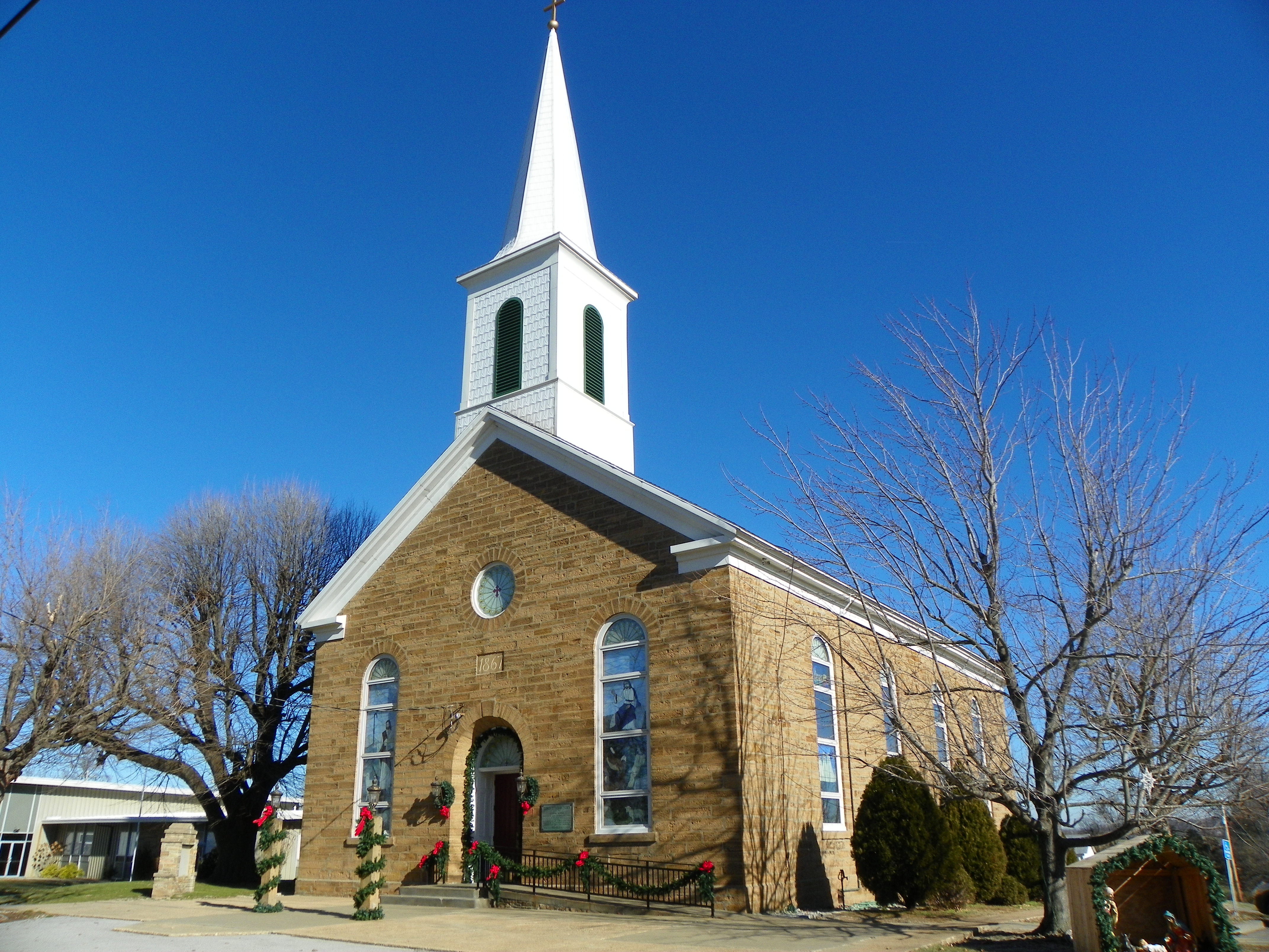 Lutheran church. Лютеранская Церковь Святой Троицы. Лютеранская кирха Германия. Церковь у лютеран.