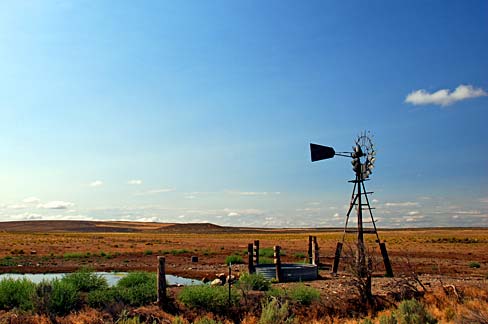 File:Voltage Windmill (Harney County, Oregon scenic images) (harDA0043).jpg