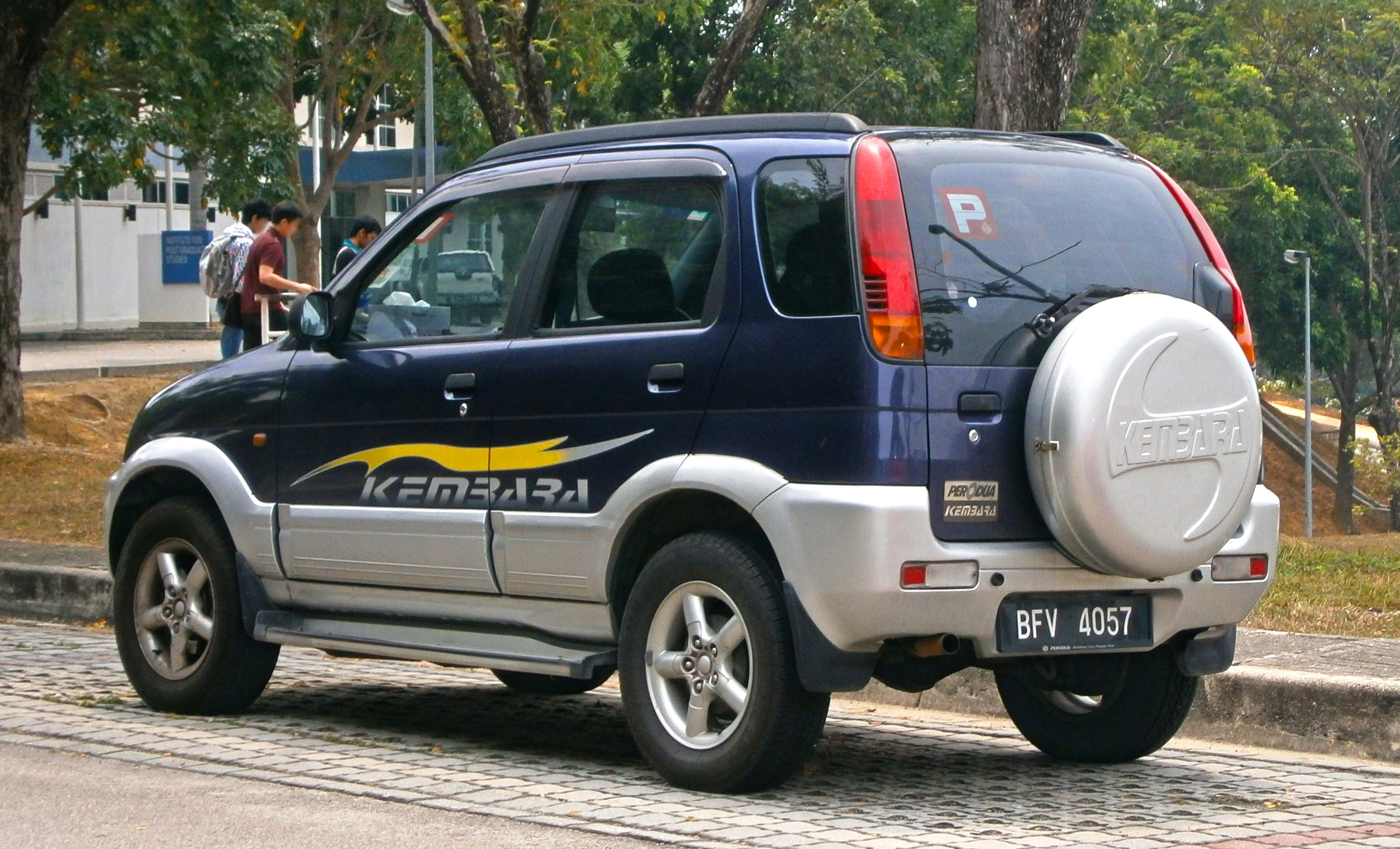 File:2000 Perodua Kembara 1.3 GX-EZ 5-door SUV 