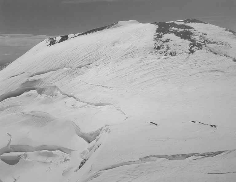 File:Aerial view of Mount Rainier crater and Columbia Crest summit, June 21, 1935 (WASTATE 3554).jpeg