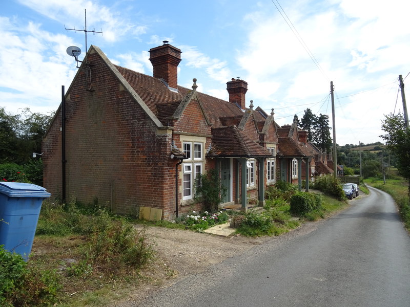 File:Almshouses near Somerton Hall - geograph.org.uk - 6255769.jpg