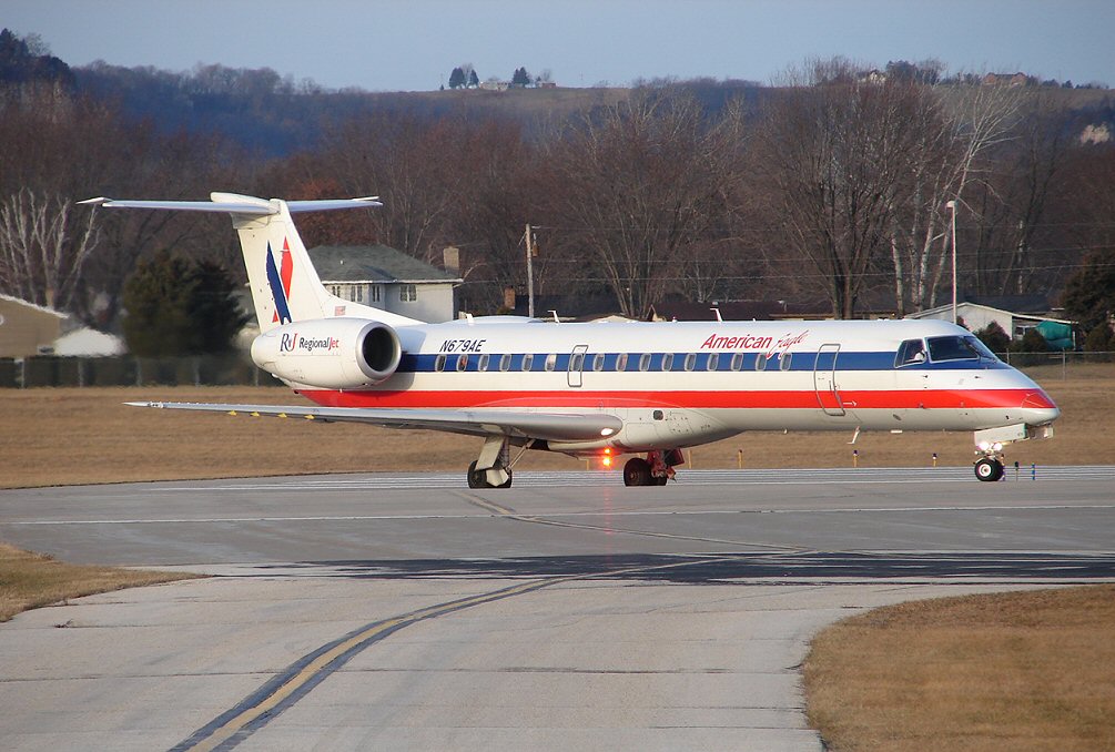 American Eagle ERJ (328648104).jpg