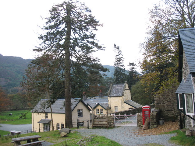 Approaching the rear of Craflwyn Hall - geograph.org.uk - 276733