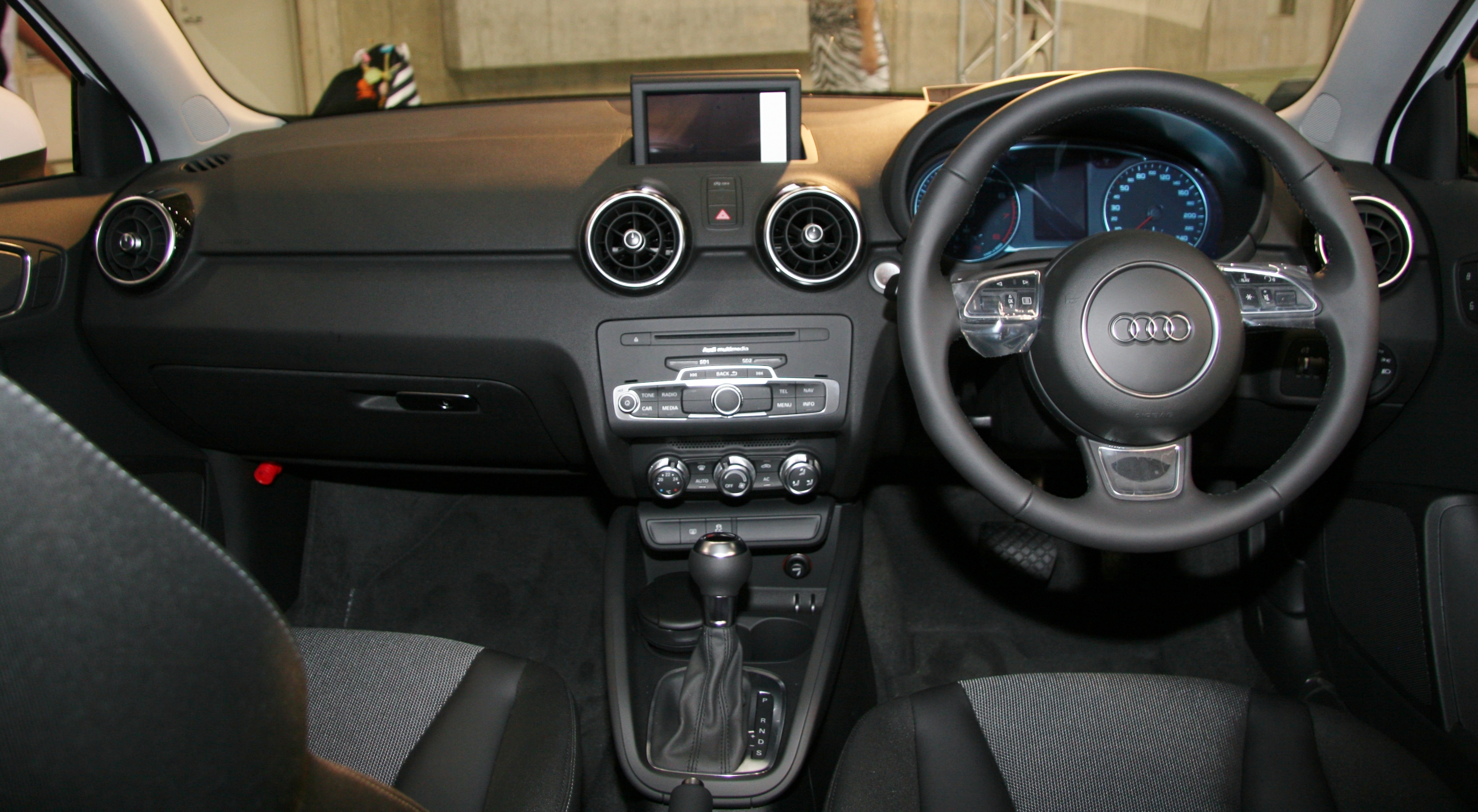 File Audi A1 Sportback Interior Jpg Wikimedia Commons