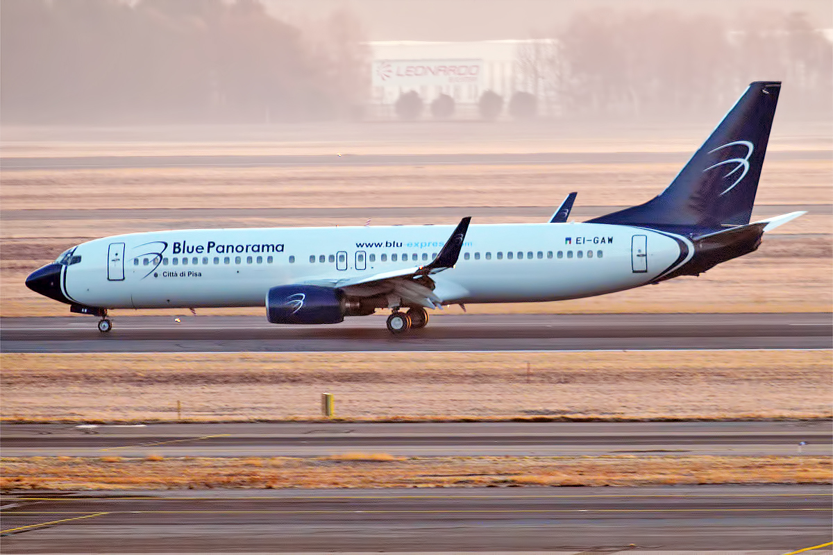 File:Blue Panorama, EI-GAW, Boeing 737-8Z0 (26264839338).jpg - Wikimedia Commons