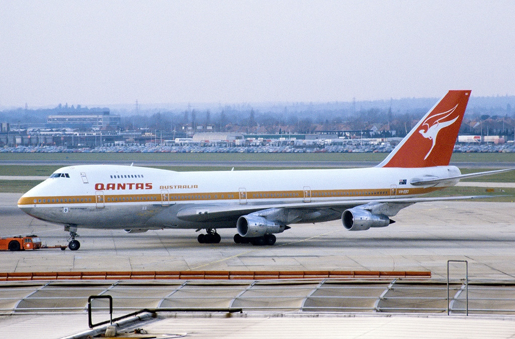 File:Boeing 747-238B, Qantas AN1055716.jpg - Wikimedia Commons