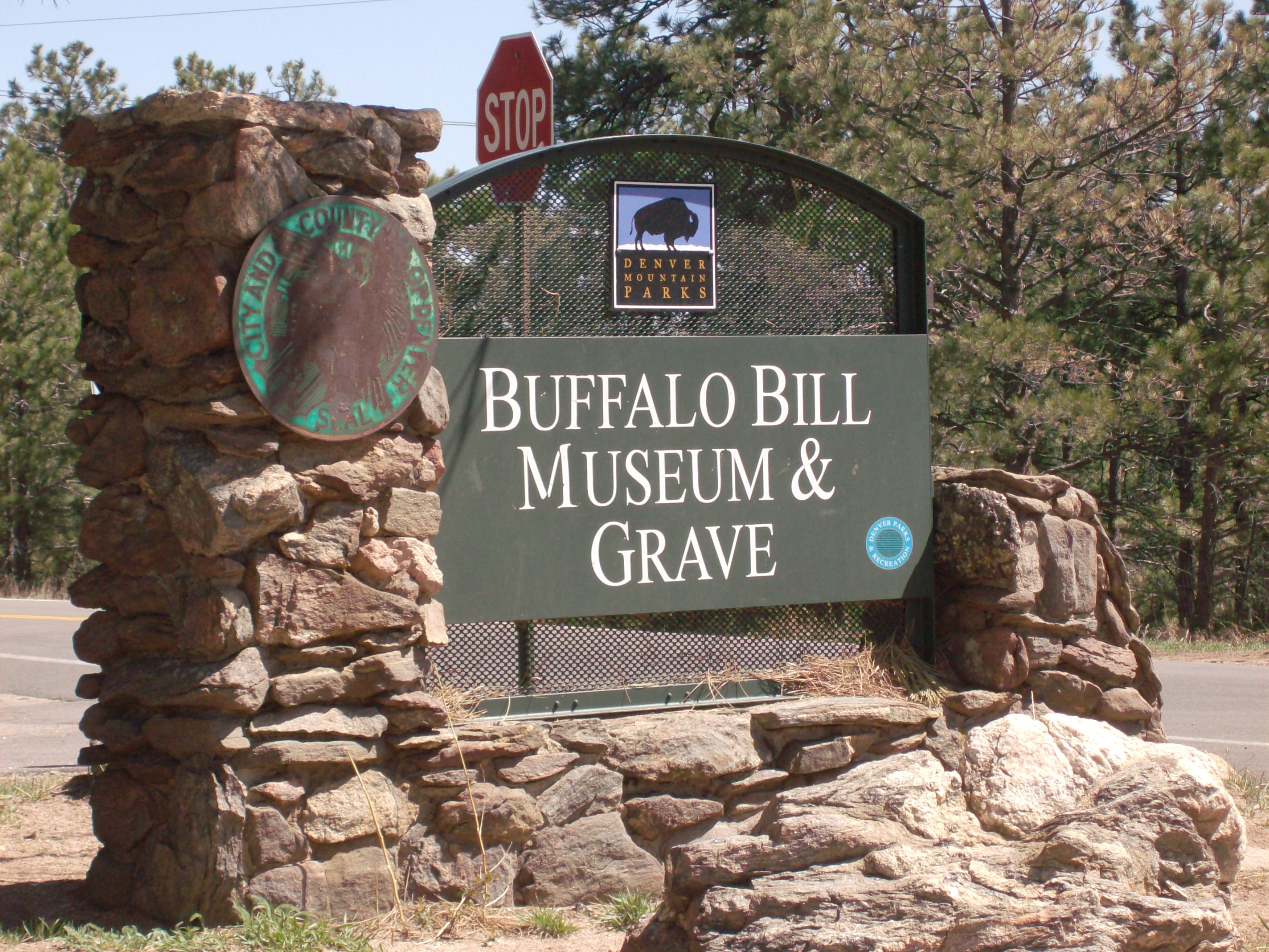 Buffalo Bill Museum & Grave entrance sign.jpg