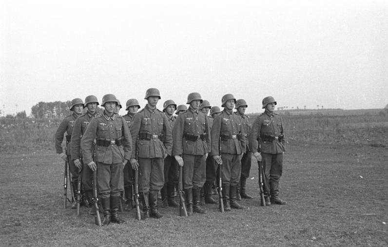 File:Bundesarchiv Bild 101I-001-0283-04, Wehrmachtsoldaten bei Ausbildung.jpg