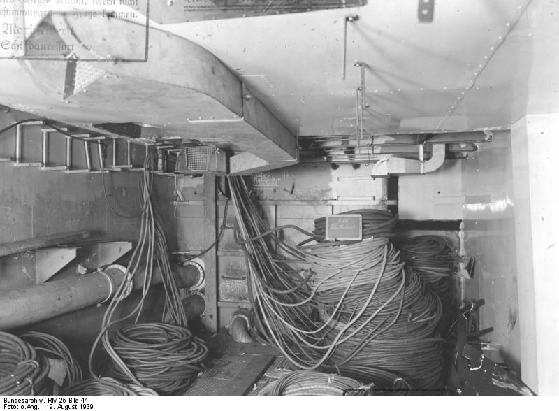 File:Bundesarchiv RM 25 Bild-44, Flugzeugträger "Graf Zeppelin", Bau.jpg