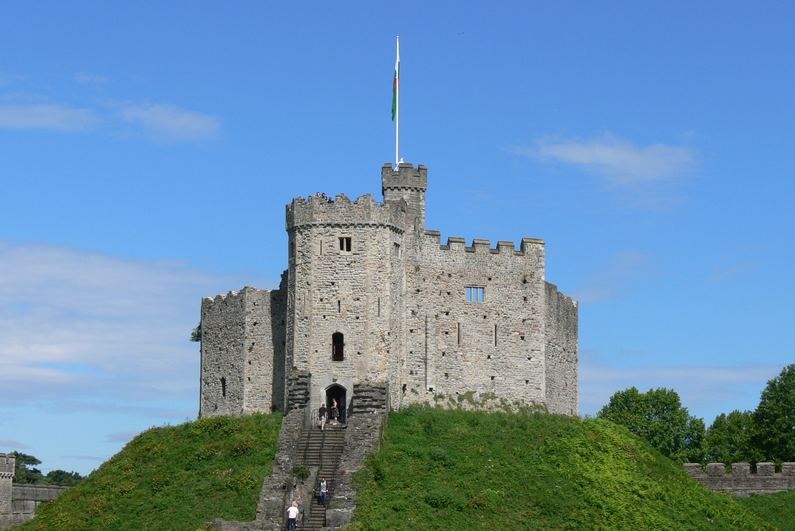 Castle keeper. Замок Кардифф Уэльс. Кардифф Роман Кастл. Замок Кардифф Уэльс чертеж. Замок Кардифф кратко сообщение.