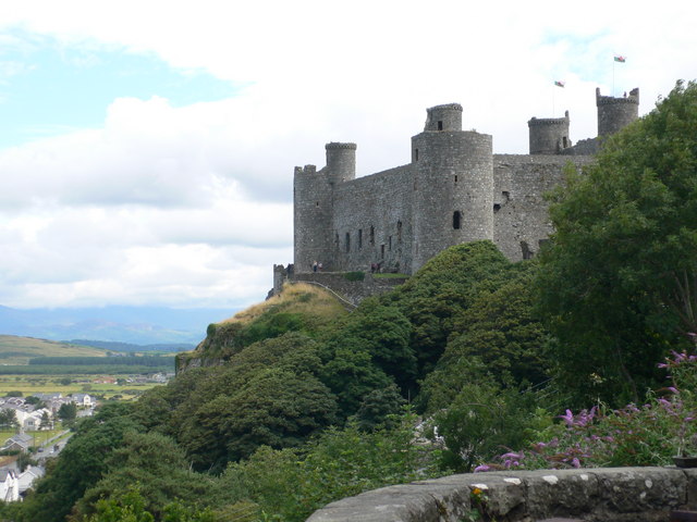 File:Castell Harlech - geograph.org.uk - 1408742.jpg