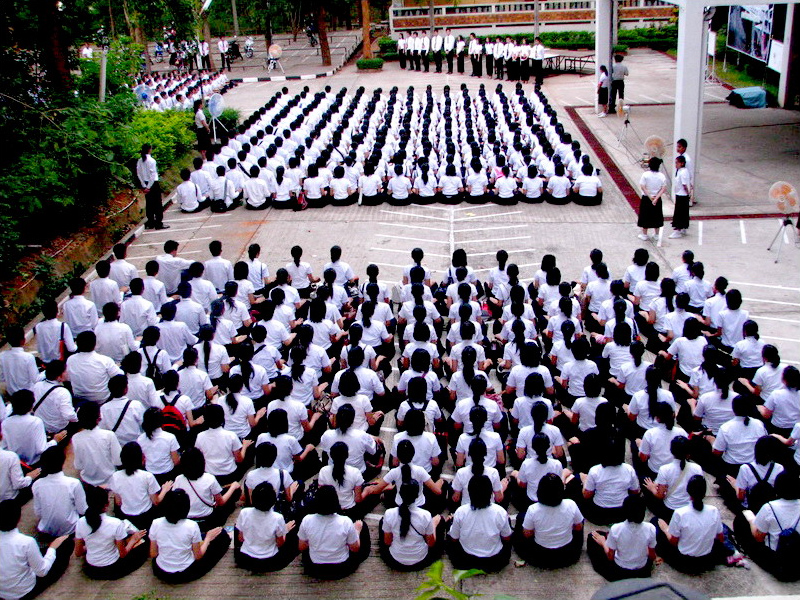 File:Ceremonia de los himnos de facultad.jpg