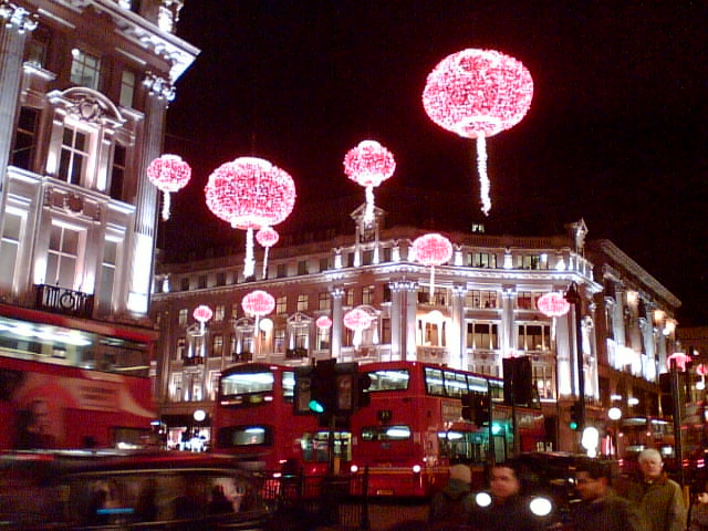 File:Chinese lanterns at Oxford Circus (106295390).jpg