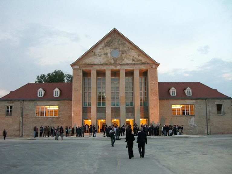 File:Dresden Hellerau - Festspielhaus außen, Foto Christoph Münch.jpg