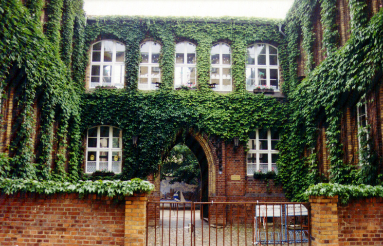 File:Ehemalige EMA-Grundschule.jpg