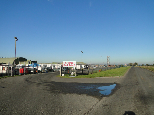 File:Entrance and Crash Gate 5, RAF Marham.jpg