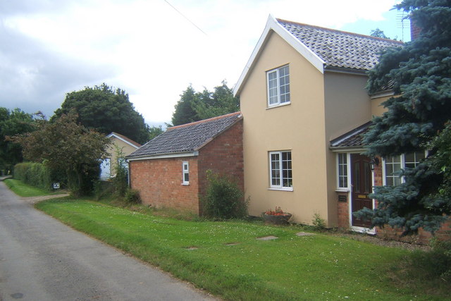 File:House on Hobbies Lane - geograph.org.uk - 889055.jpg