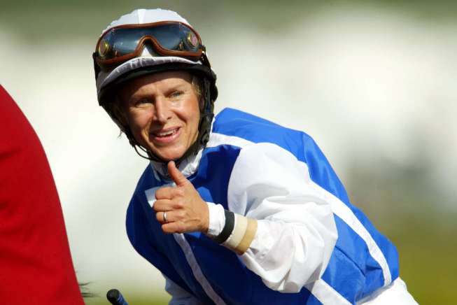 Julie Krone riding Halfbridled at 2003 Breeders' cup.jpg